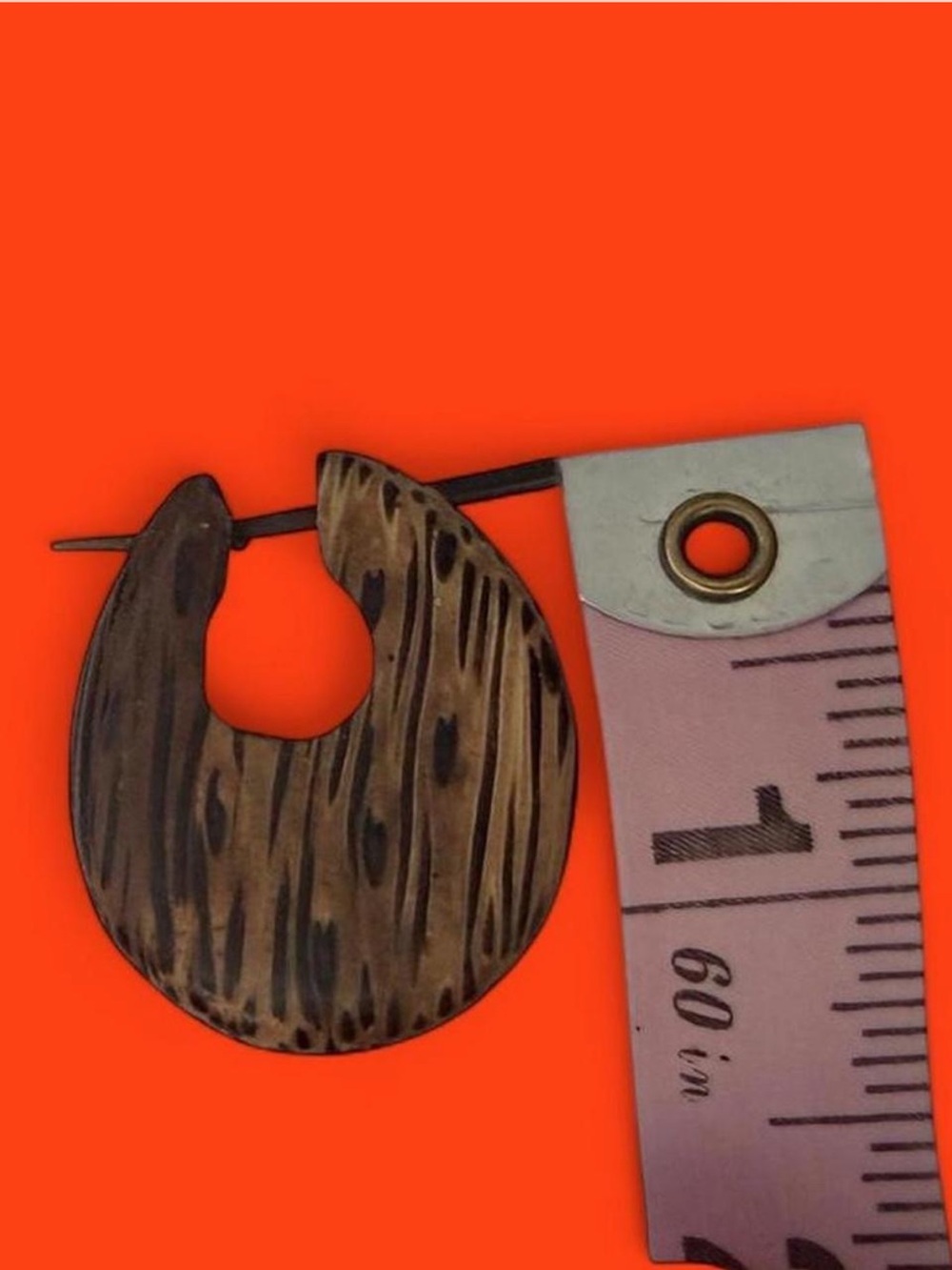 Black palm wood hoop earrings with wooden spike - Picture 2 of 3